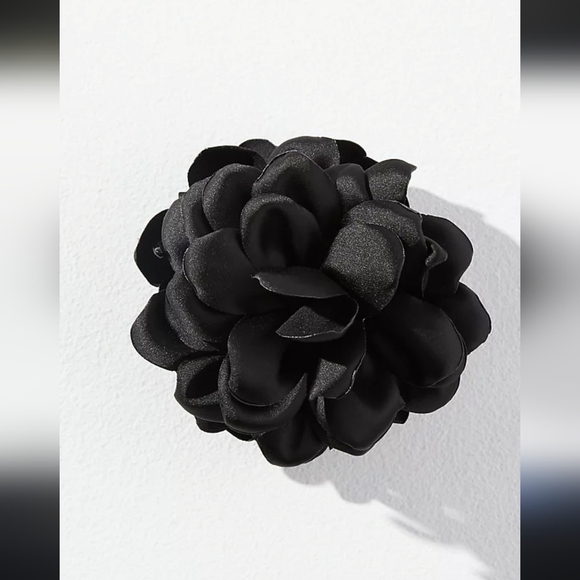 Anthropologie, Set of 2 Floral Hair Claw Clips, Brown/Black - Picture 7 of 7